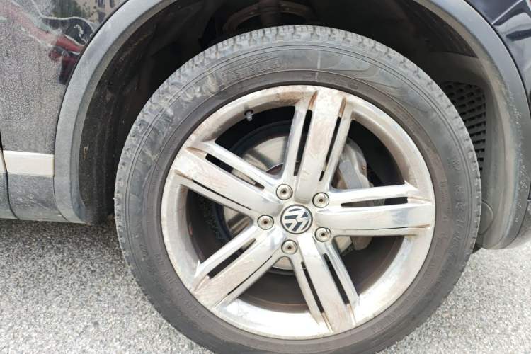 Used Volkswagen Touareg 2014 3.0 TSI New Edition Right Front Wheel Hub