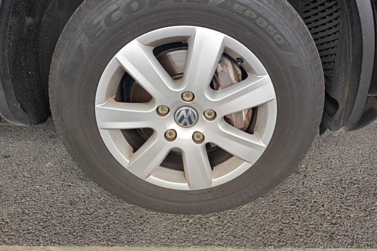 Used Volkswagen Touareg 2014 3.0 TSI New Edition Right Front Wheel Hub