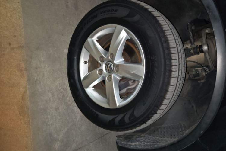 Used Volkswagen Touareg 2014 3.0 TSI New Edition Right Front Wheel Hub