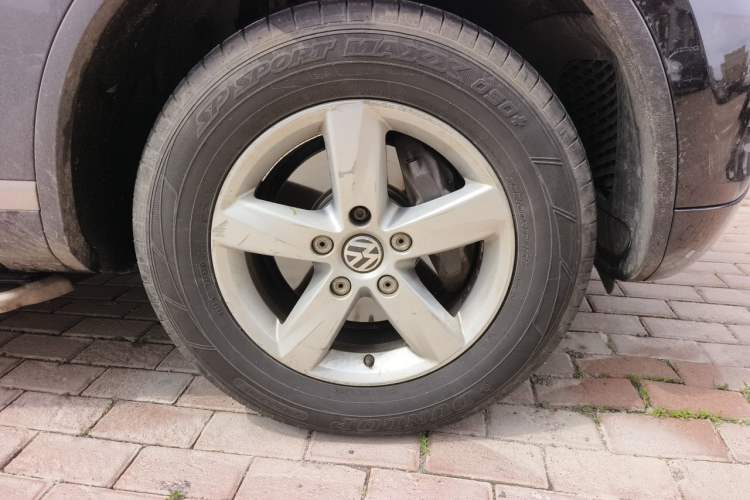 Used Volkswagen Touareg 2014 3.0 TSI New Edition Right Front Wheel Hub