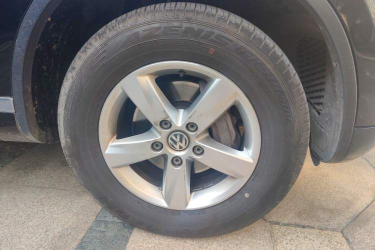 Used Volkswagen Touareg 2014 3.0 TSI New Edition Right Front Wheel Hub