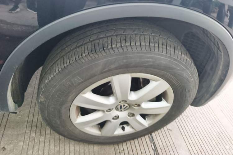 Used Volkswagen Touareg 2014 3.0 TSI New Edition Right Front Wheel Hub