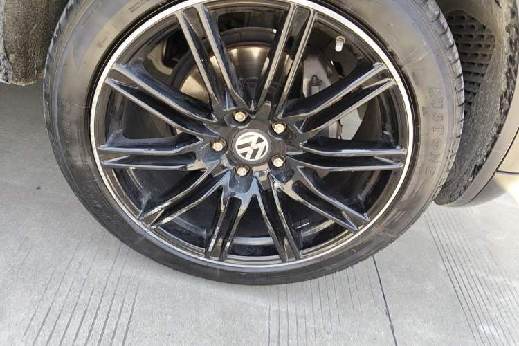 Used Volkswagen Touareg 2014 3.0 TSI New Edition Right Front Wheel Hub