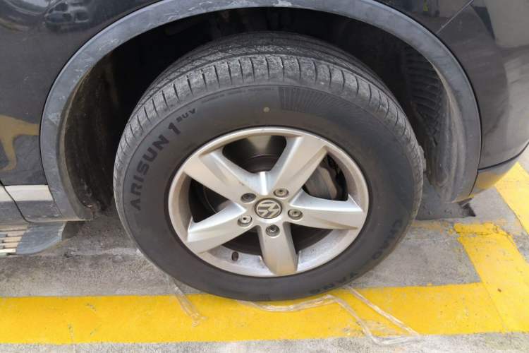 Used Volkswagen Touareg 2014 3.0 TSI New Edition Right Front Wheel Hub