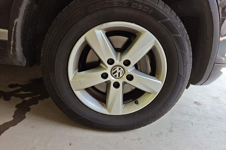 Used Volkswagen Touareg 2014 3.0 TSI New Edition Right Front Wheel Hub