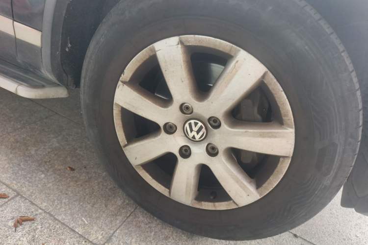 Used Volkswagen Touareg 2014 3.0 TSI New Edition Right Front Wheel Hub