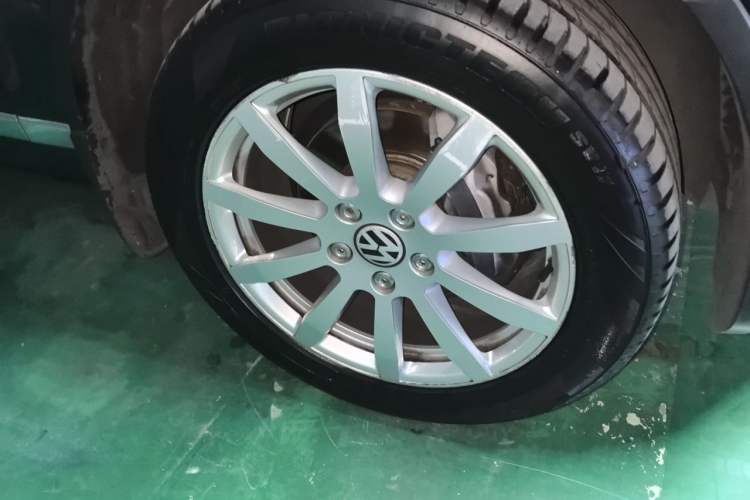 Used Volkswagen Touareg 2014 3.0 TSI New Edition Right Front Wheel Hub