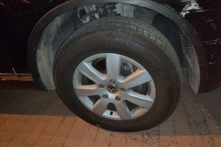 Used Volkswagen Touareg 2014 3.0 TSI New Edition Right Front Wheel Hub