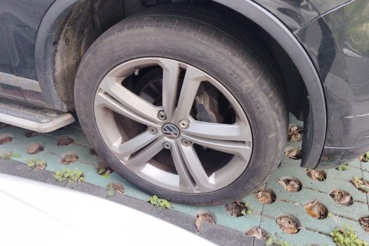 Used Volkswagen Touareg 2014 3.0 TSI New Edition Right Front Wheel Hub
