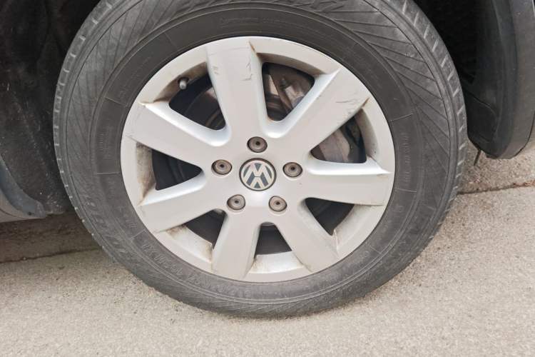 Used Volkswagen Touareg 2014 3.0 TSI New Edition Right Front Wheel Hub