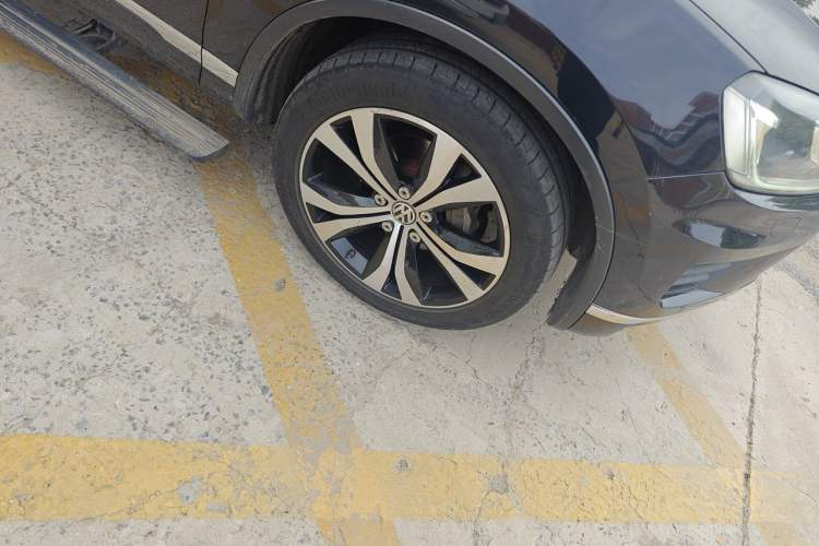 Used Volkswagen Touareg  Right Front Wheel Hub