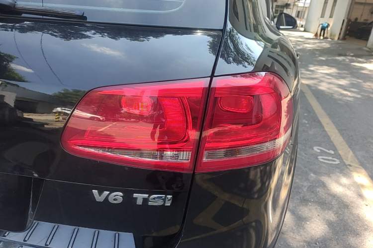 Used Volkswagen Touareg 2014 3.0 TSI New Edition Right Rear Taillight