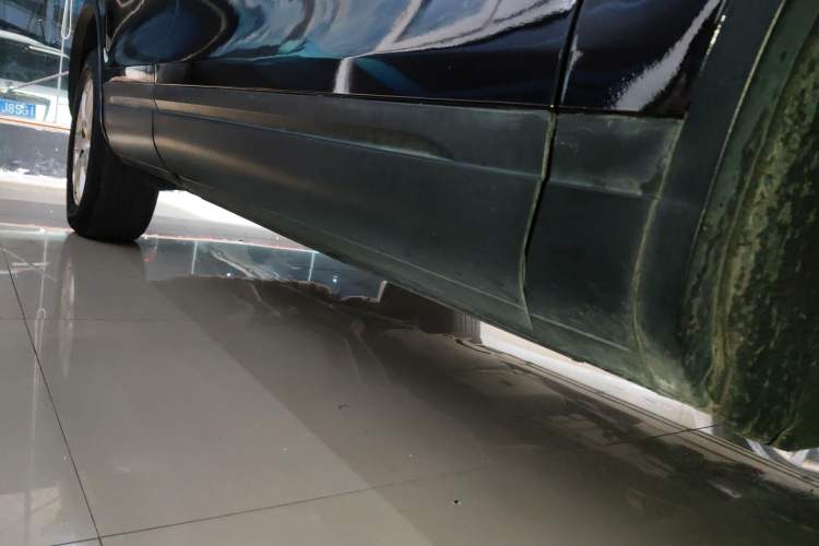 Used Volkswagen Touareg 2014 3.0 TSI New Edition Right Side Sill