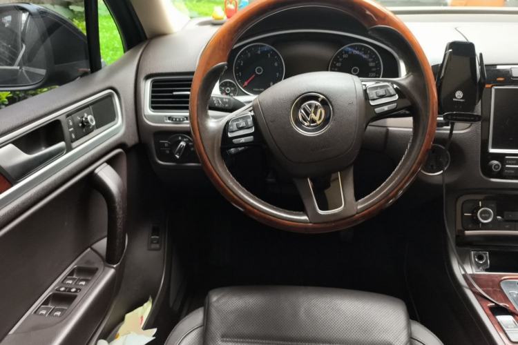 Used Volkswagen Touareg 2014 3.0 TSI New Edition Steering Wheel