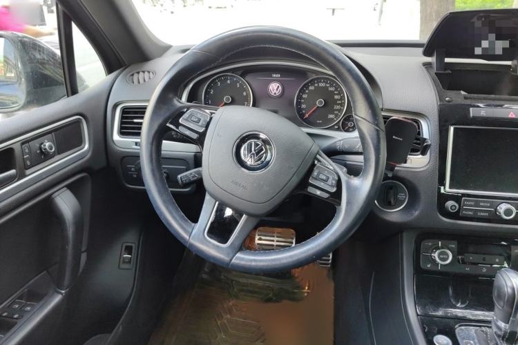 Used Volkswagen Touareg 2014 3.0 TSI Black Explorer Steering Wheel