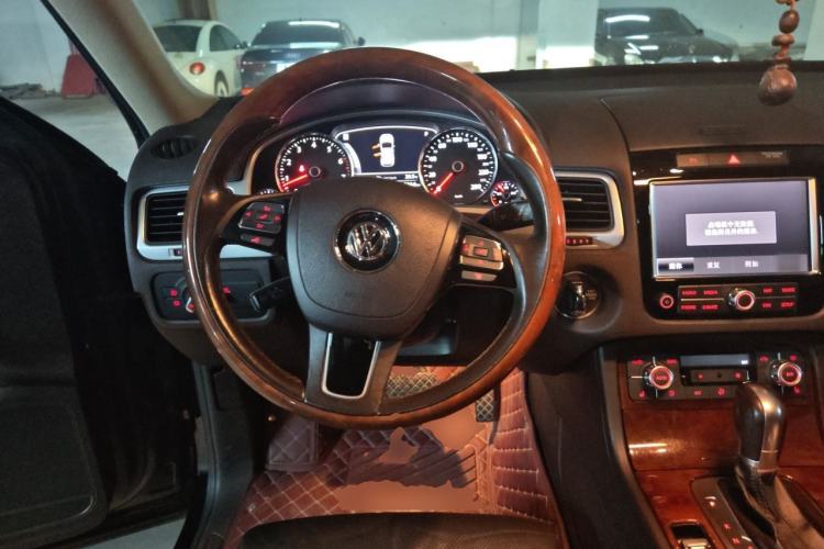 Used Volkswagen Touareg 2014 3.0 TSI New Edition Steering Wheel
