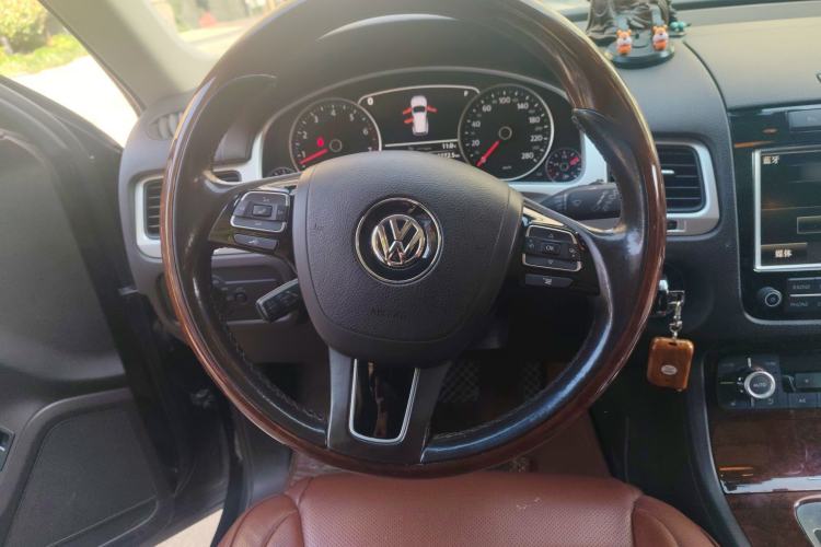 Used Volkswagen Touareg 2014 3.0 TSI New Edition Steering Wheel