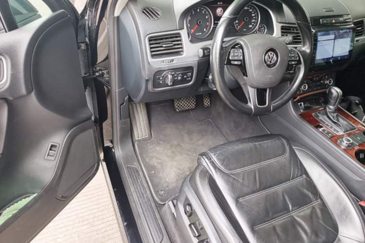Used Volkswagen Touareg 2014 3.0 TSI New Edition Steering Wheel