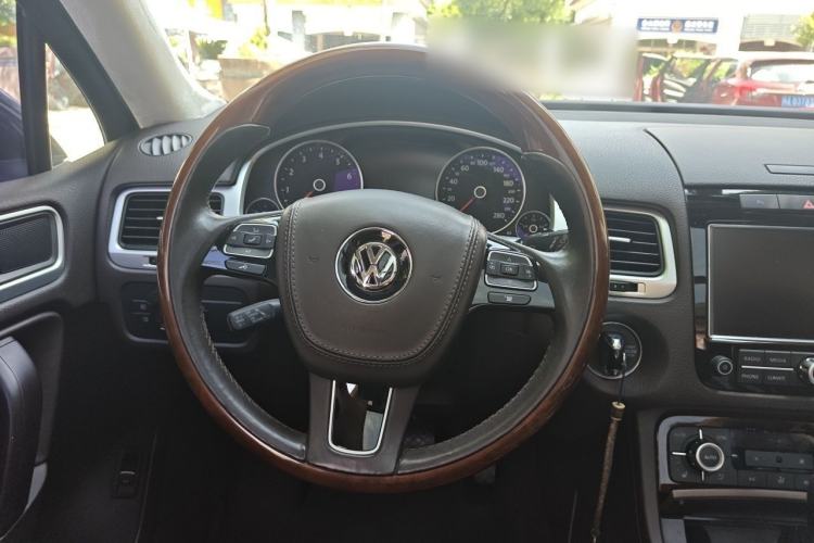 Used Volkswagen Touareg 2014 3.0 TSI New Edition Steering Wheel