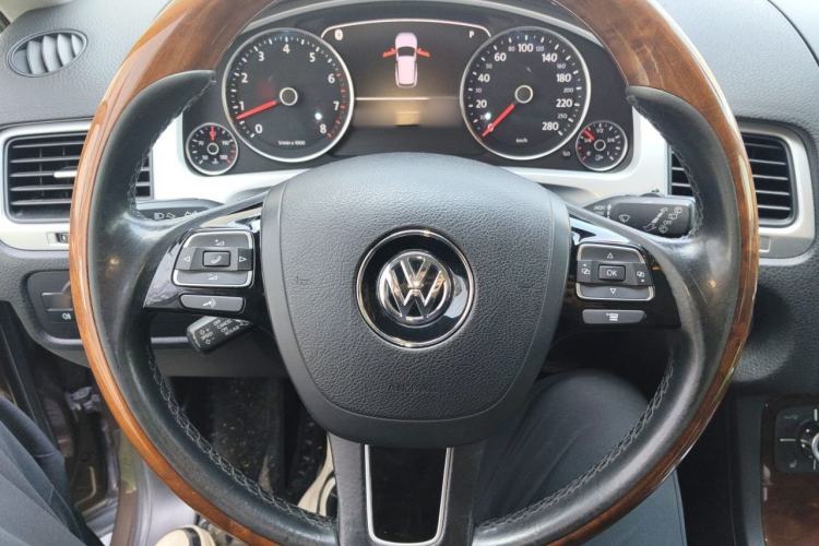 Used Volkswagen Touareg 2014 3.0 TSI New Edition Steering Wheel