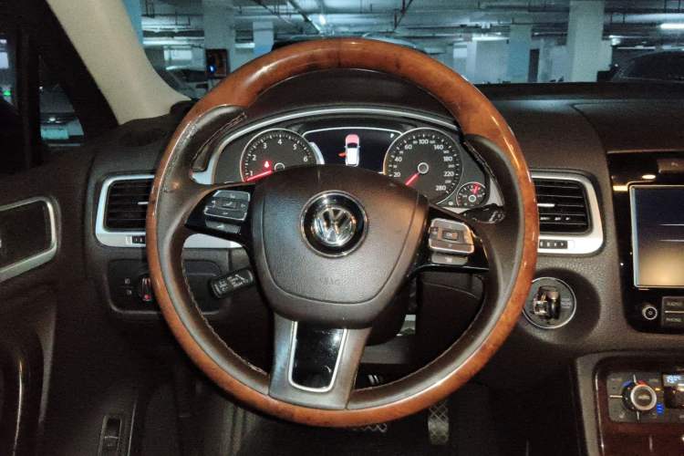 Used Volkswagen Touareg 2014 3.0 TSI New Edition Steering Wheel