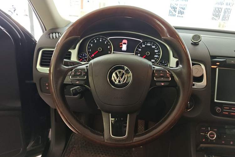 Used Volkswagen Touareg 2014 3.0 TSI New Edition Steering Wheel