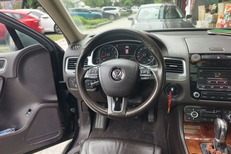 Used Volkswagen Touareg 2014 3.0 TSI New Edition Steering Wheel