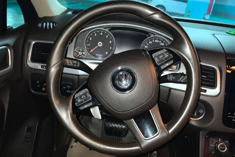 Used Volkswagen Touareg 2014 3.0 TSI New Edition Steering Wheel