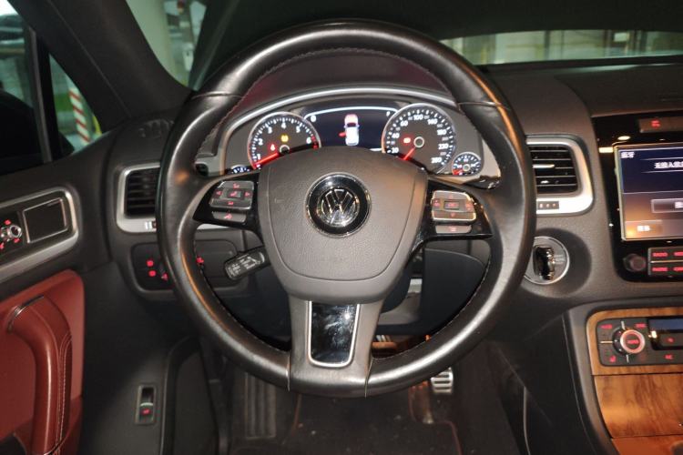 Used Volkswagen Touareg 2014 4.2L Standard Edition Steering Wheel