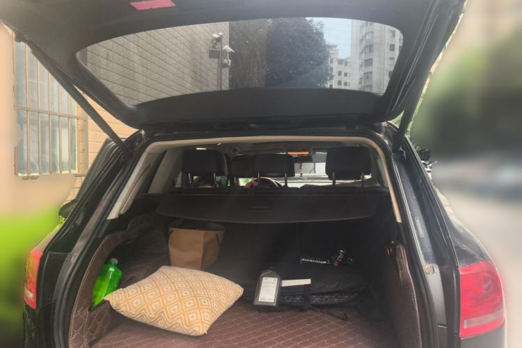 Used Volkswagen Touareg 2014 3.0 TSI New Edition Trunk
