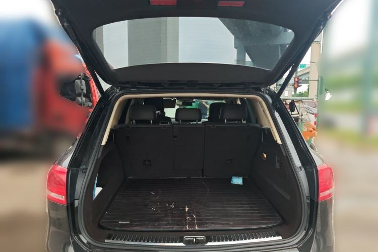 Used Volkswagen Touareg 2014 3.0 TSI New Edition Trunk
