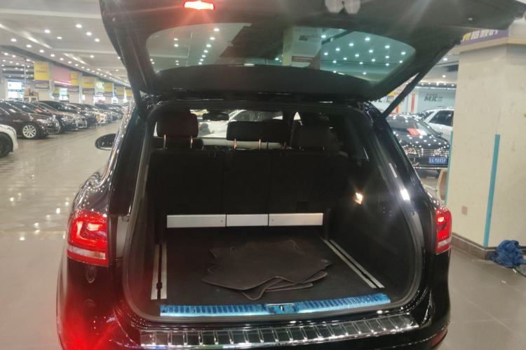 Used Volkswagen Touareg 2014 4.2L Standard Edition Trunk