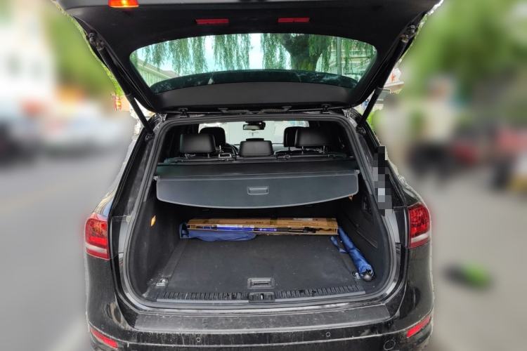 Used Volkswagen Touareg 2014 3.0 TSI Black Explorer Trunk