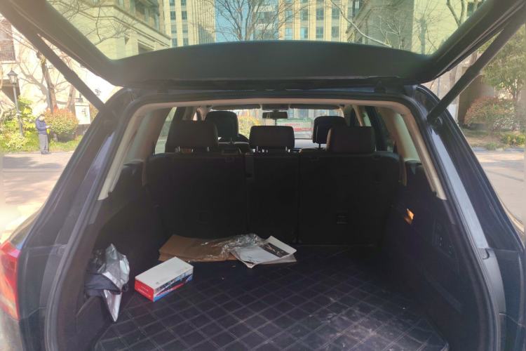 Used Volkswagen Touareg 2014 3.0 TSI New Edition Trunk