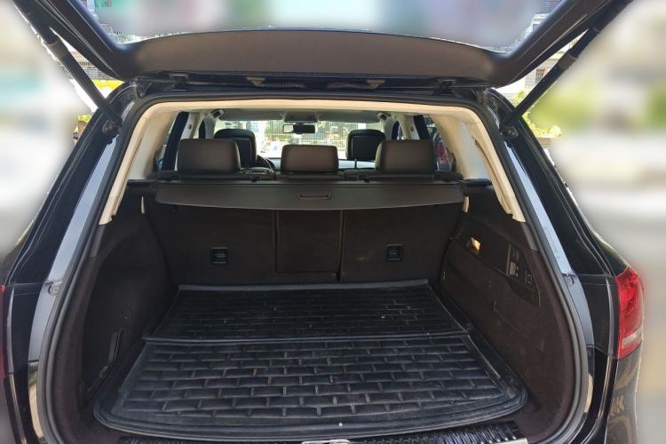 Used Volkswagen Touareg 2014 3.0 TSI New Edition Trunk