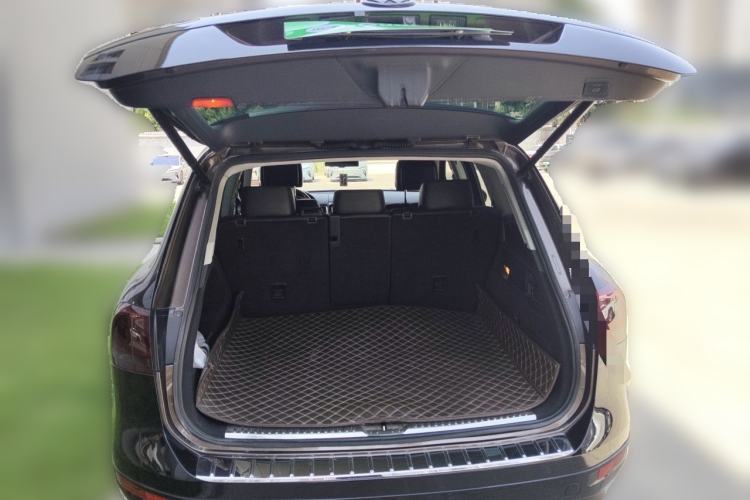 Used Volkswagen Touareg 2014 3.0 TSI New Edition Trunk