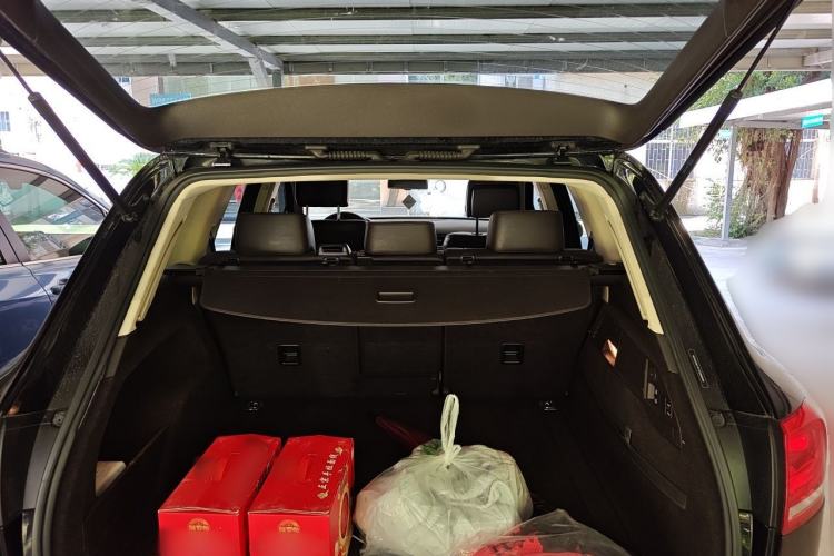 Used Volkswagen Touareg 2014 3.0 TSI New Edition Trunk