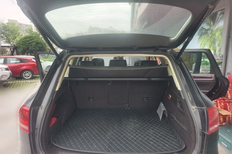 Used Volkswagen Touareg 2014 3.0 TSI New Edition Trunk