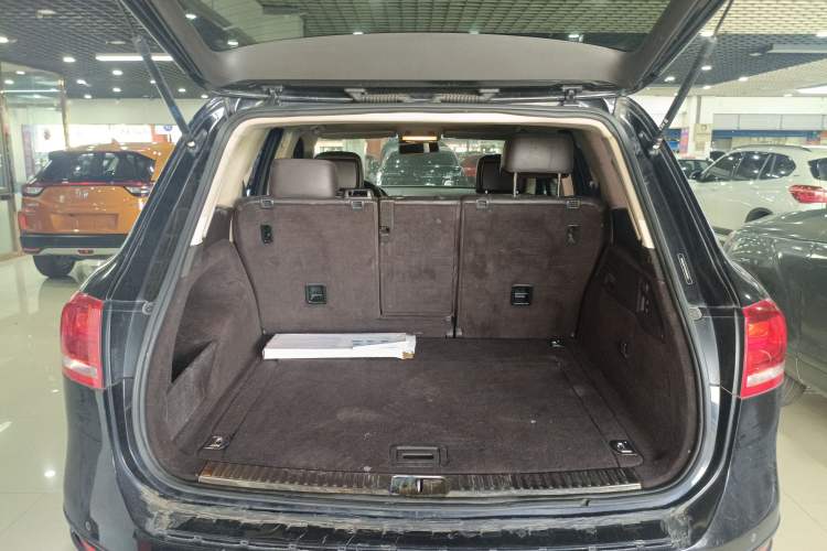 Used Volkswagen Touareg 2014 3.0 TSI New Edition Trunk