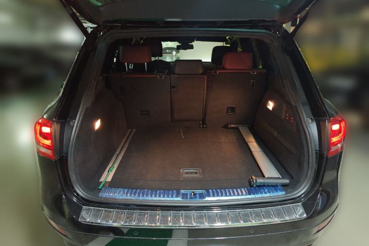 Used Volkswagen Touareg 2014 4.2L Standard Edition Trunk