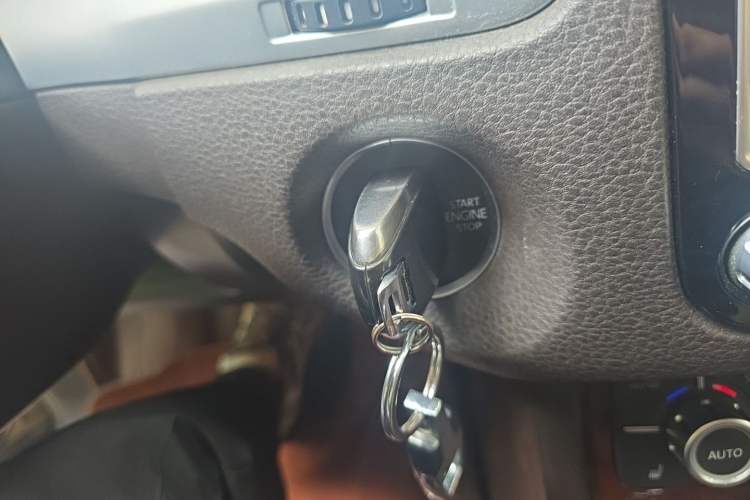 Used Volkswagen Touareg 2014 3.0 TSI New Edition Vehicle Key