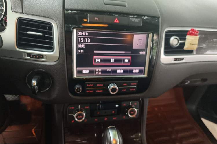 Used Volkswagen Touareg 2014 3.0 TSI New Edition Audio And AC Panel