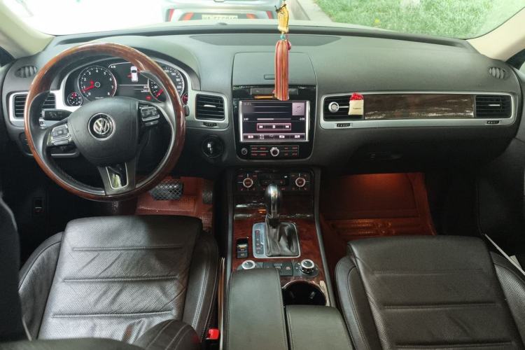 Used Volkswagen Touareg 2014 3.0 TSI New Edition Center Console