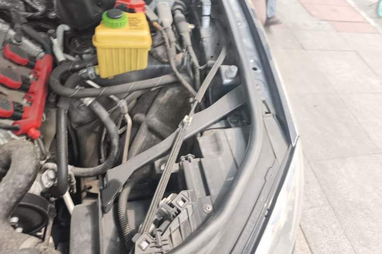 Used Volkswagen Touareg 2014 3.0 TSI New Edition Engine Bay Left