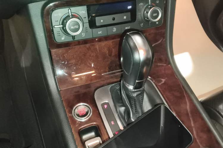 Used Volkswagen Touareg 2014 3.0 TSI New Edition Gear Lever