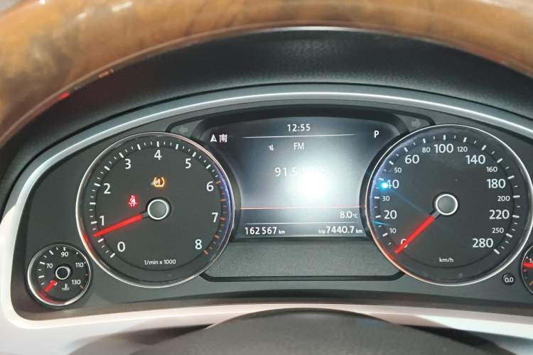 Used Volkswagen Touareg 2014 3.0 TSI New Edition Instrument Cluster