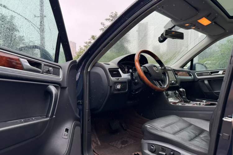 Used Volkswagen Touareg 2014 3.0 TSI New Edition Interior 1