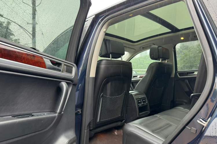 Used Volkswagen Touareg 2014 3.0 TSI New Edition Interior 3