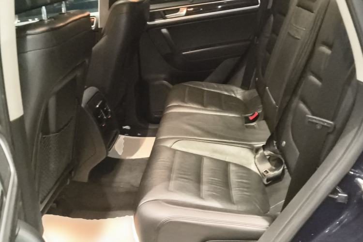 Used Volkswagen Touareg 2014 3.0 TSI New Edition Interior 4