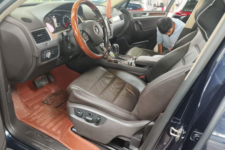 Used Volkswagen Touareg 2014 3.0 TSI New Edition Left Front Seat